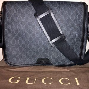 Gucci GG Supreme Men’s Messenger Bag